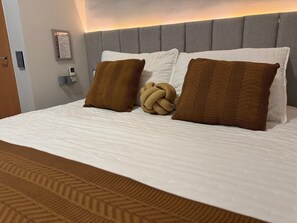 Escrivaninha, ferros/tábuas de passar roupa, Wi-Fi de cortesia