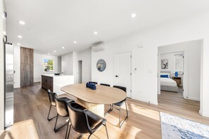 Dining - Modern Comfort in Seattle, 10 mins to downtown (Seattle)