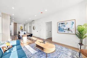 TV - Modern Comfort in Seattle, 10 mins to downtown (Seattle)