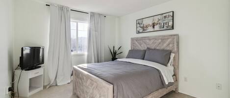 3 slaapkamers, een strijkplank/strijkijzer, wifi, beddengoed