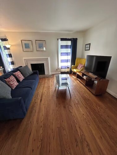 Spacious & Stylish 5BR Home! Family Retreat