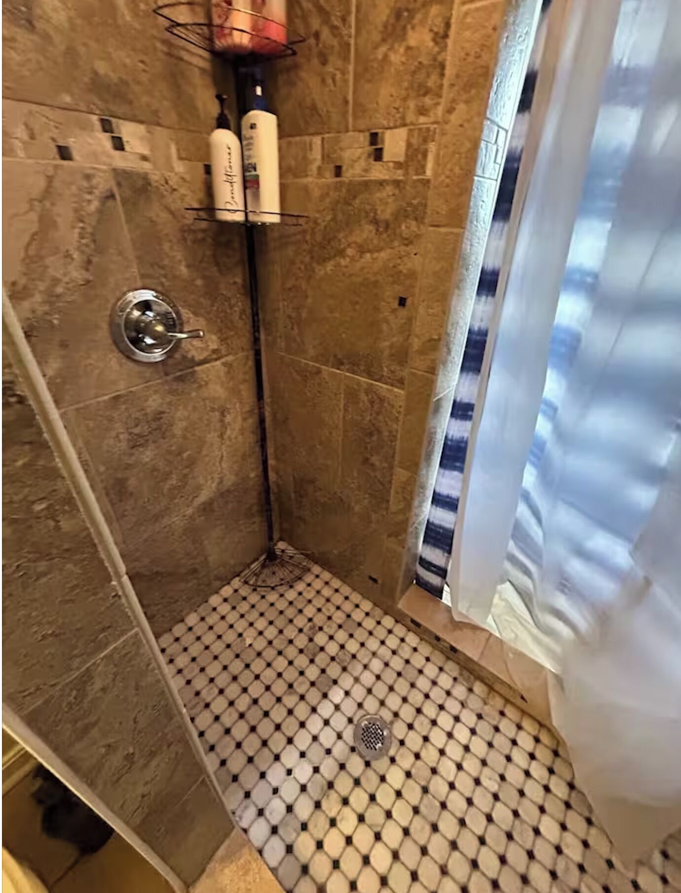 Håndklær og toalettpapir