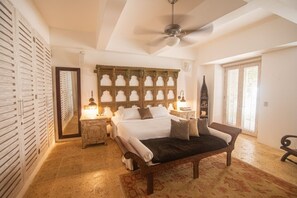 4 bedrooms, in-room safe, iron/ironing board, travel cot - Best location; magical 4BR house w/ large pool (Cartagena de Indias)
