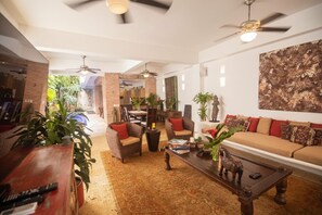 Interior - Best location; magical 4BR house w/ large pool (Cartagena de Indias)