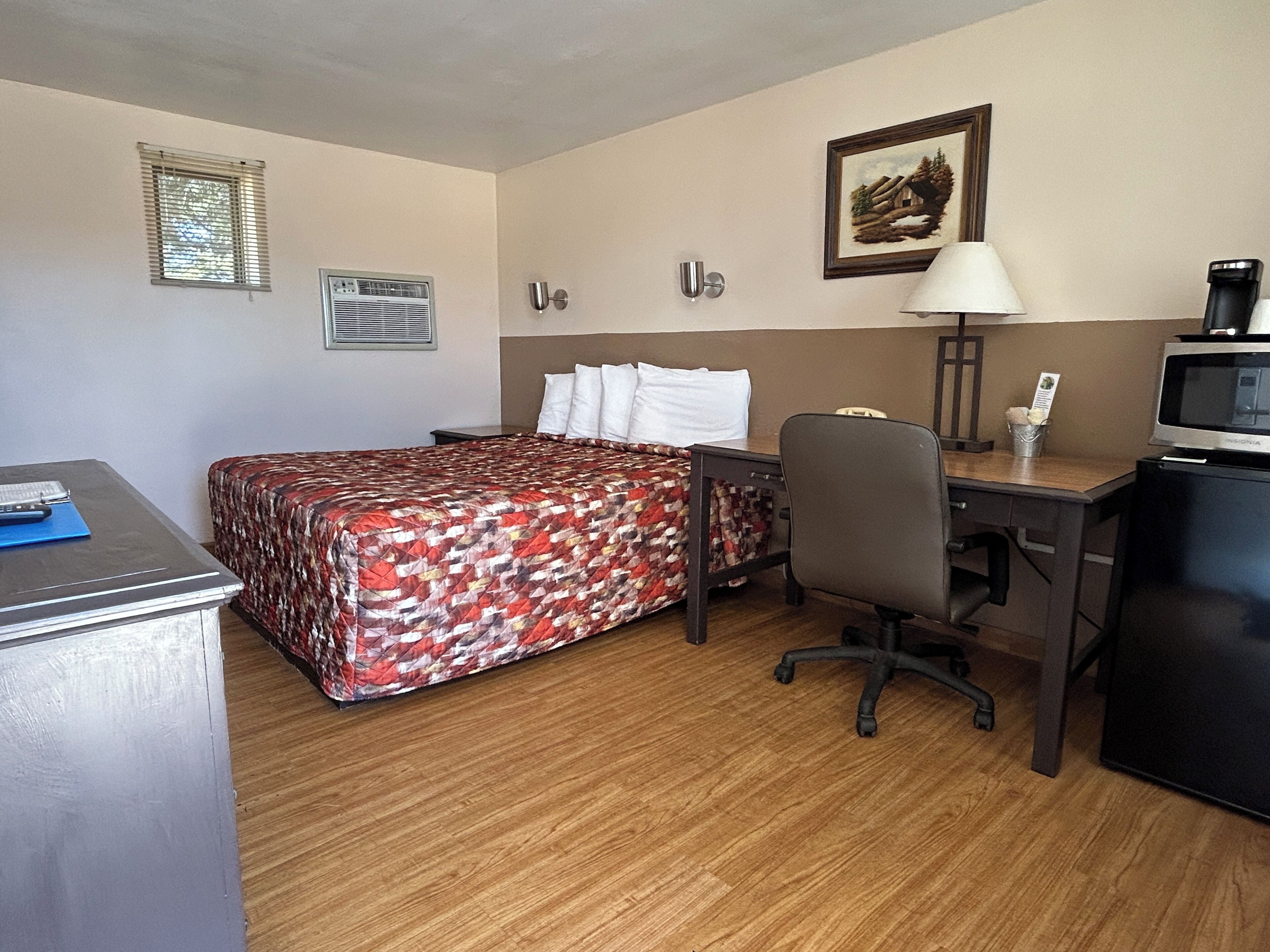 Room | Desk, free WiFi