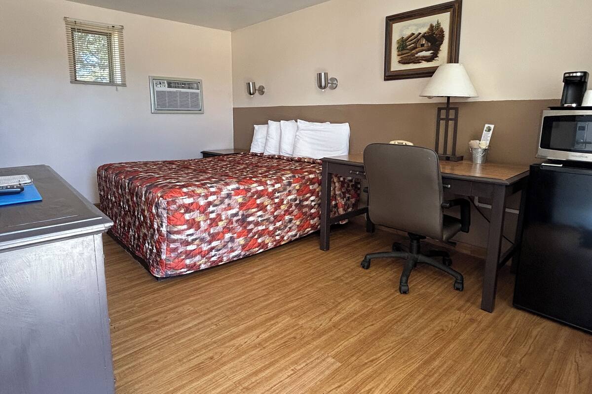 Room | Desk, free WiFi