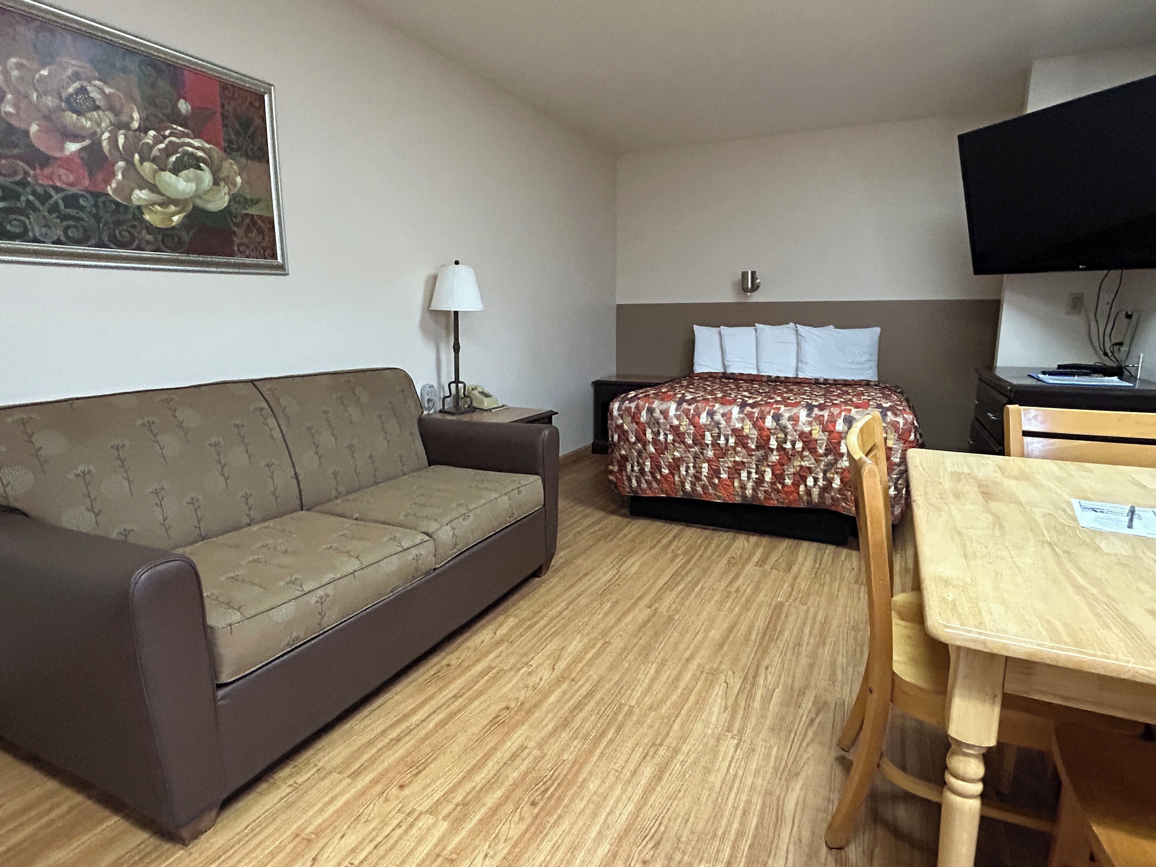 Room | Desk, free WiFi