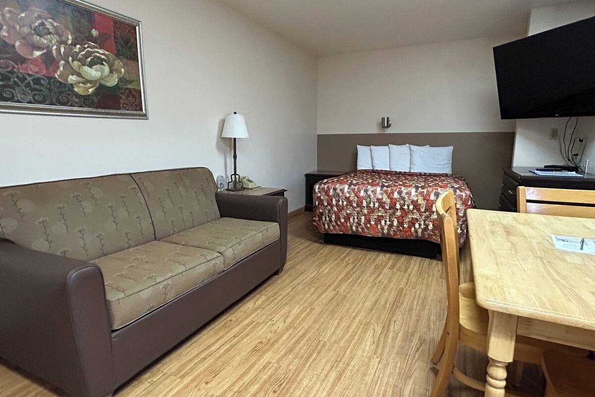 Room | Desk, free WiFi