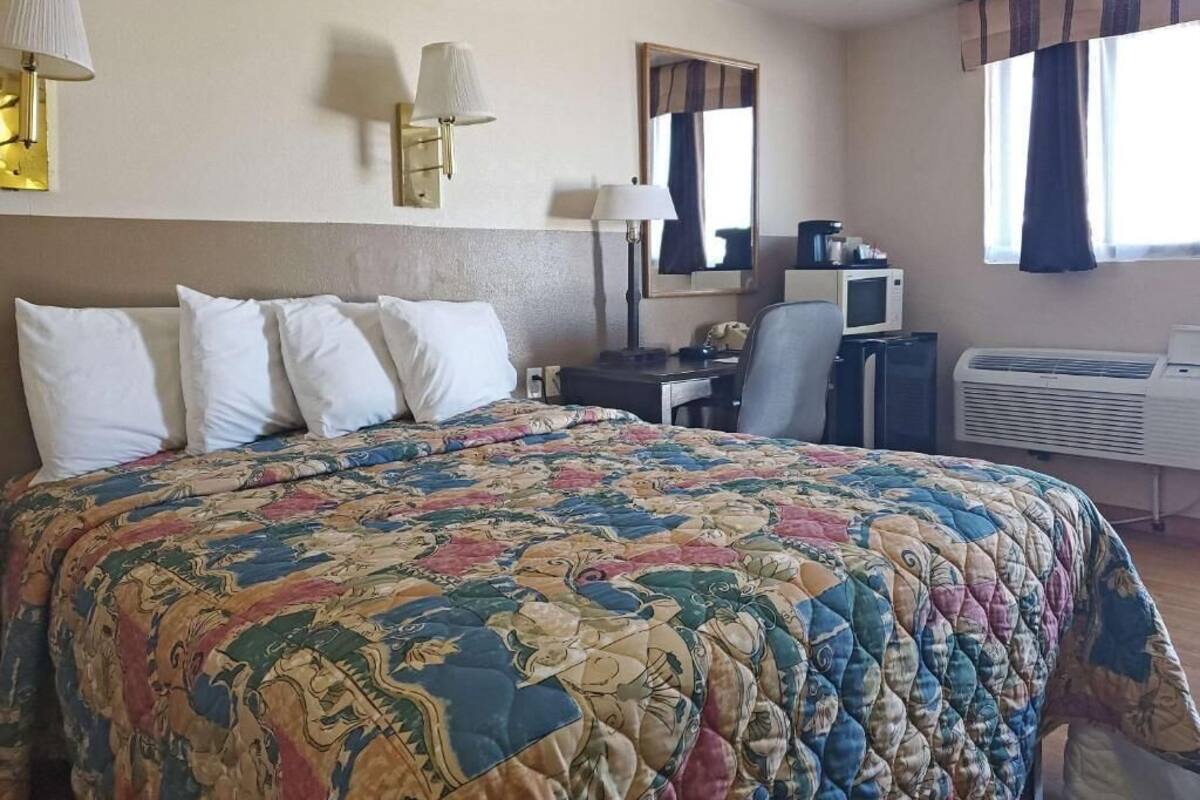 Room | Desk, free WiFi