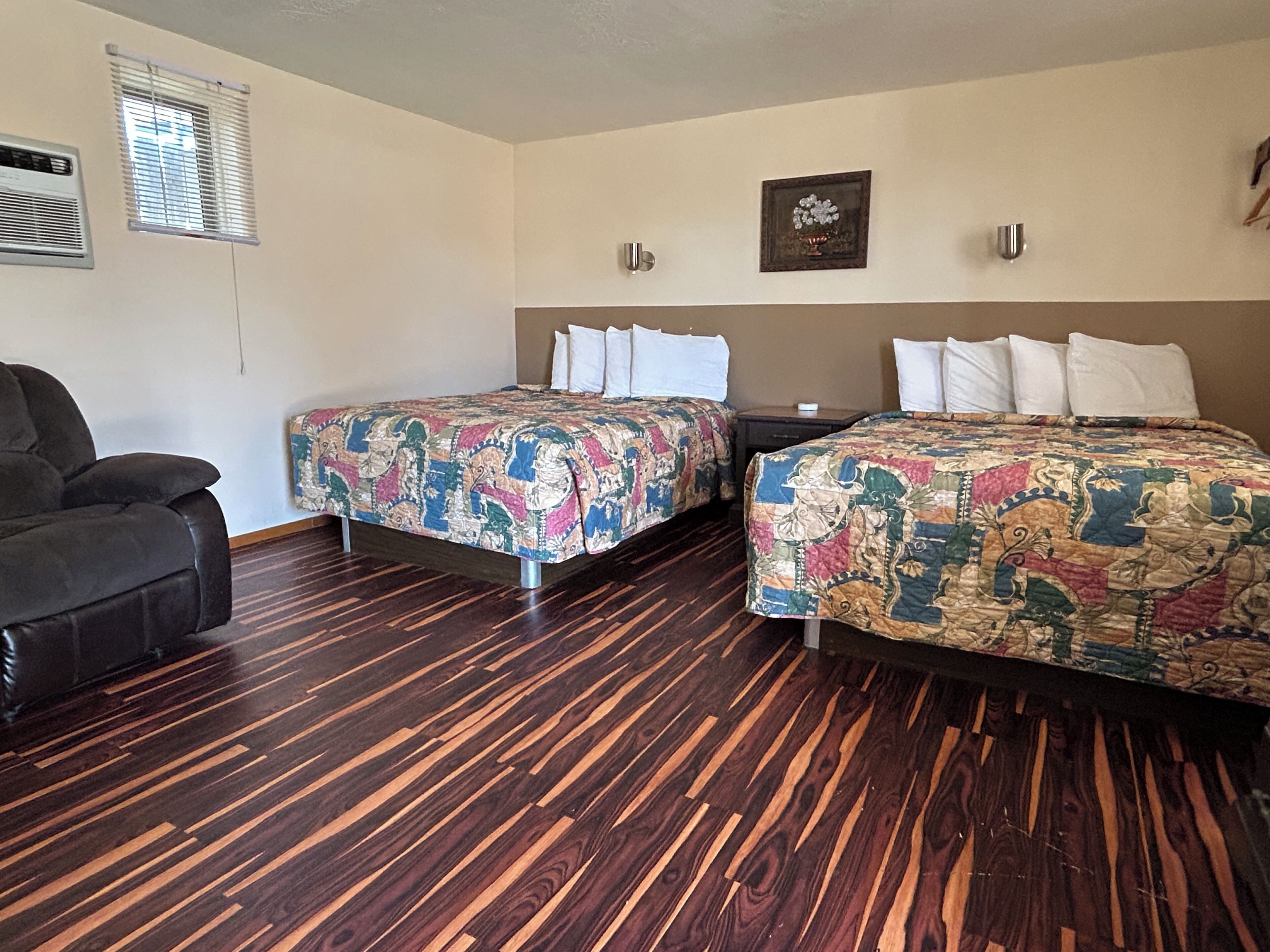 Room | Desk, free WiFi