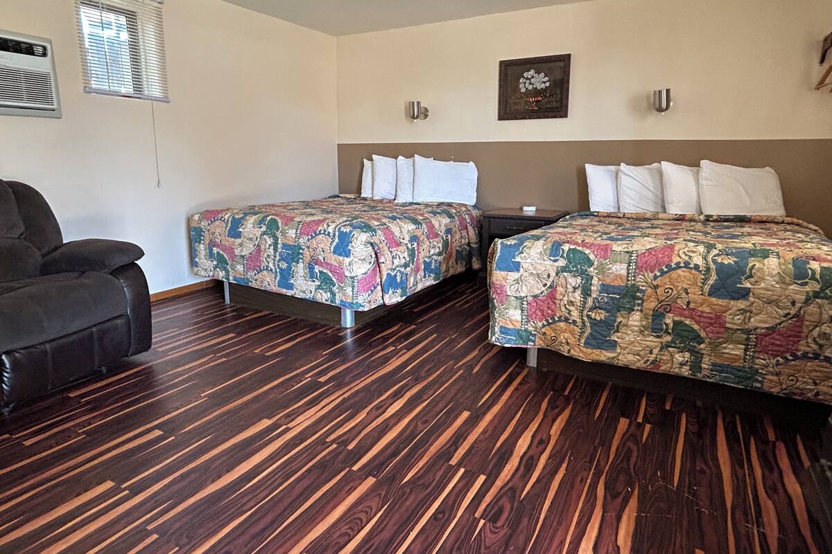 Room | Desk, free WiFi