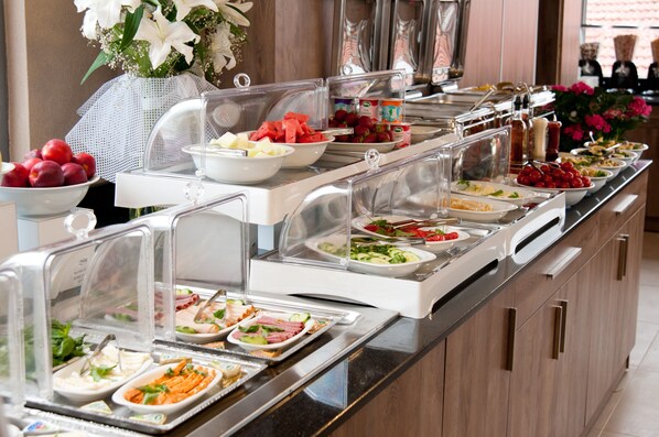 Free daily buffet breakfast  - Forty Nişantaşı Hotel & SPA (Istanbul)