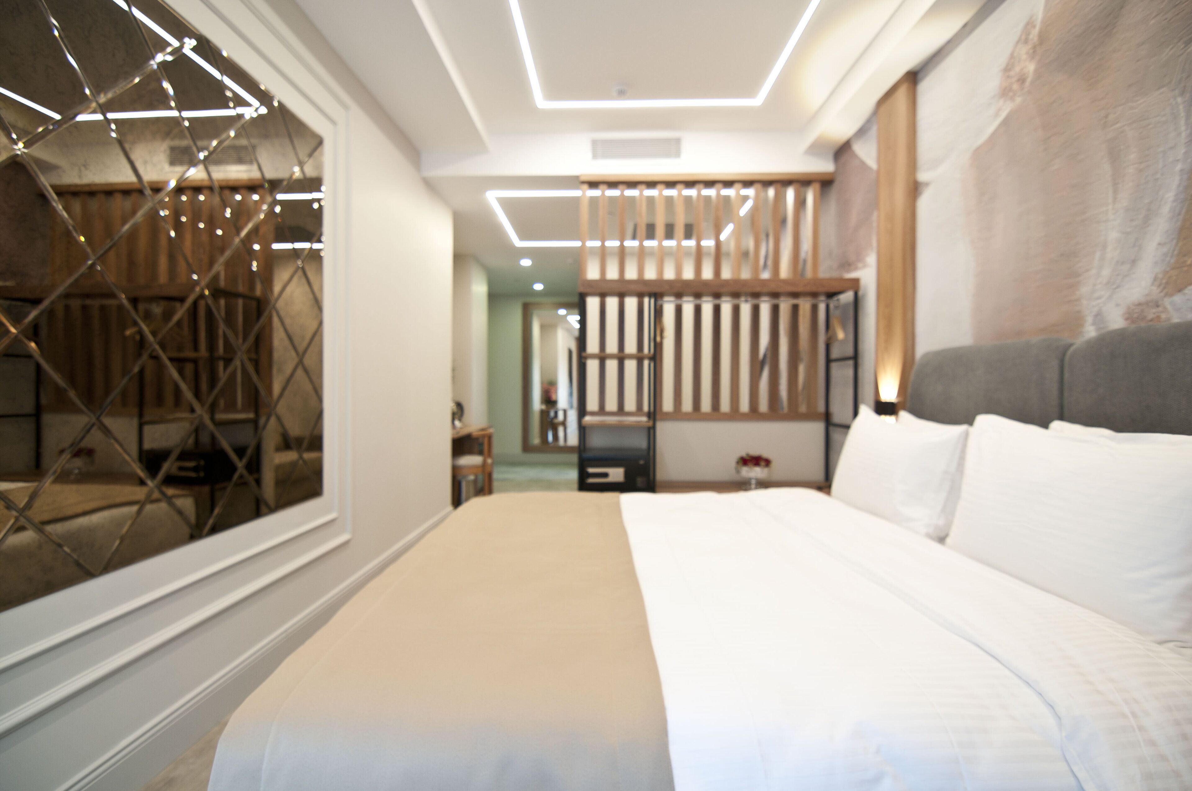 Suite estudio junior | Ropa de cama hipoalergénica, minibar, caja fuerte y escritorio