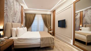 Hypo-allergenic bedding, minibar, in-room safe, desk