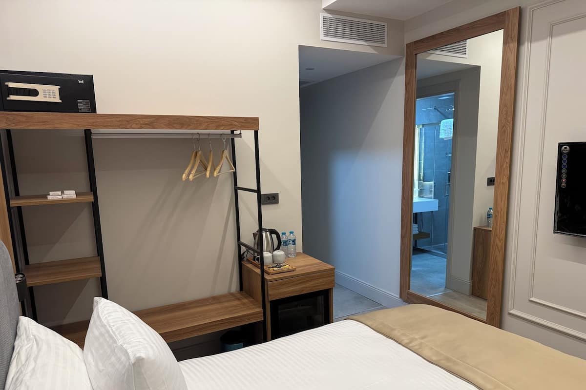 Chambre Double Standard, vue ville | Literie hypoallergénique, minibar, coffres-forts dans les chambres