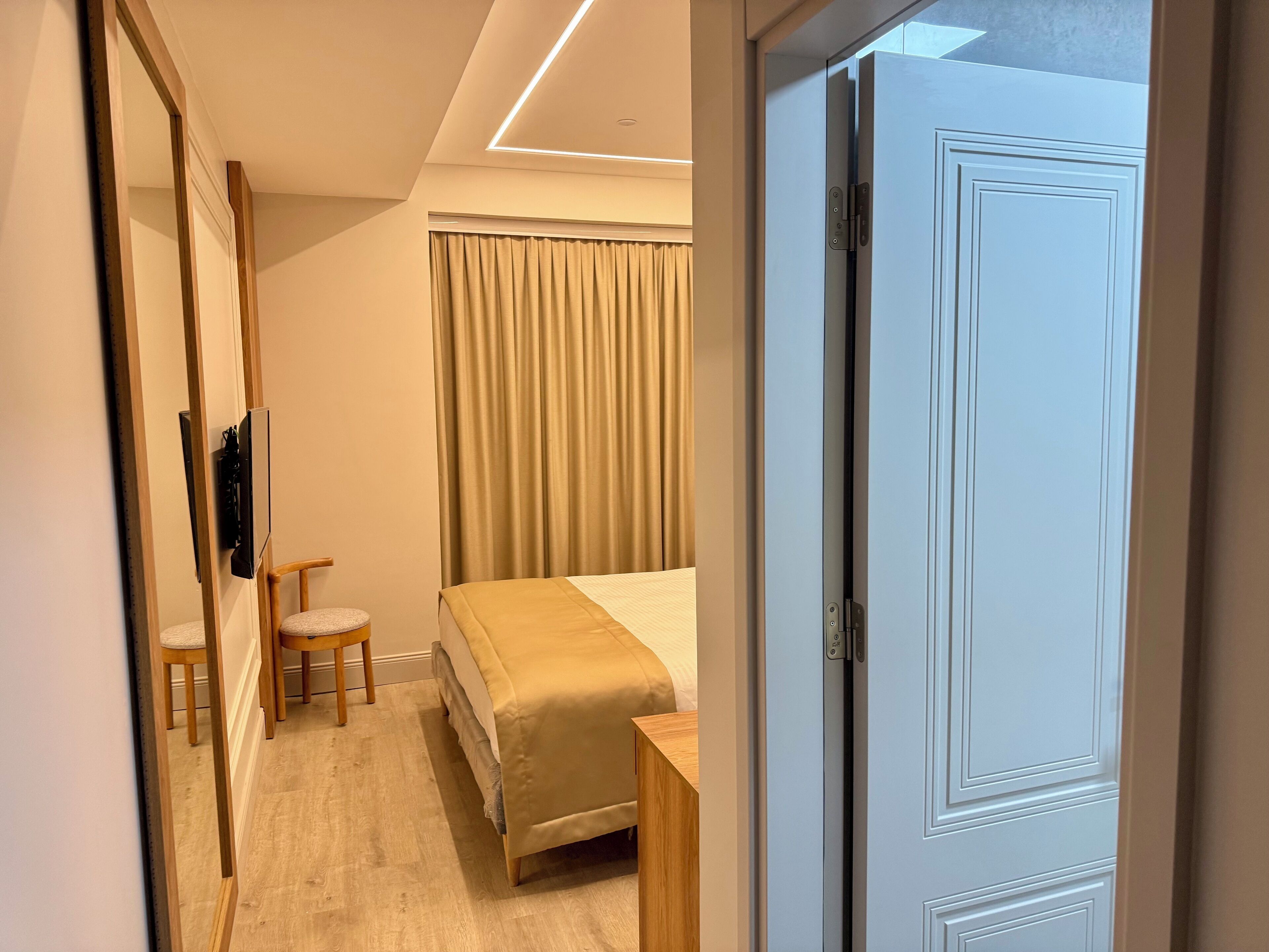 Chambre Triple Deluxe | Literie hypoallergénique, minibar, coffres-forts dans les chambres