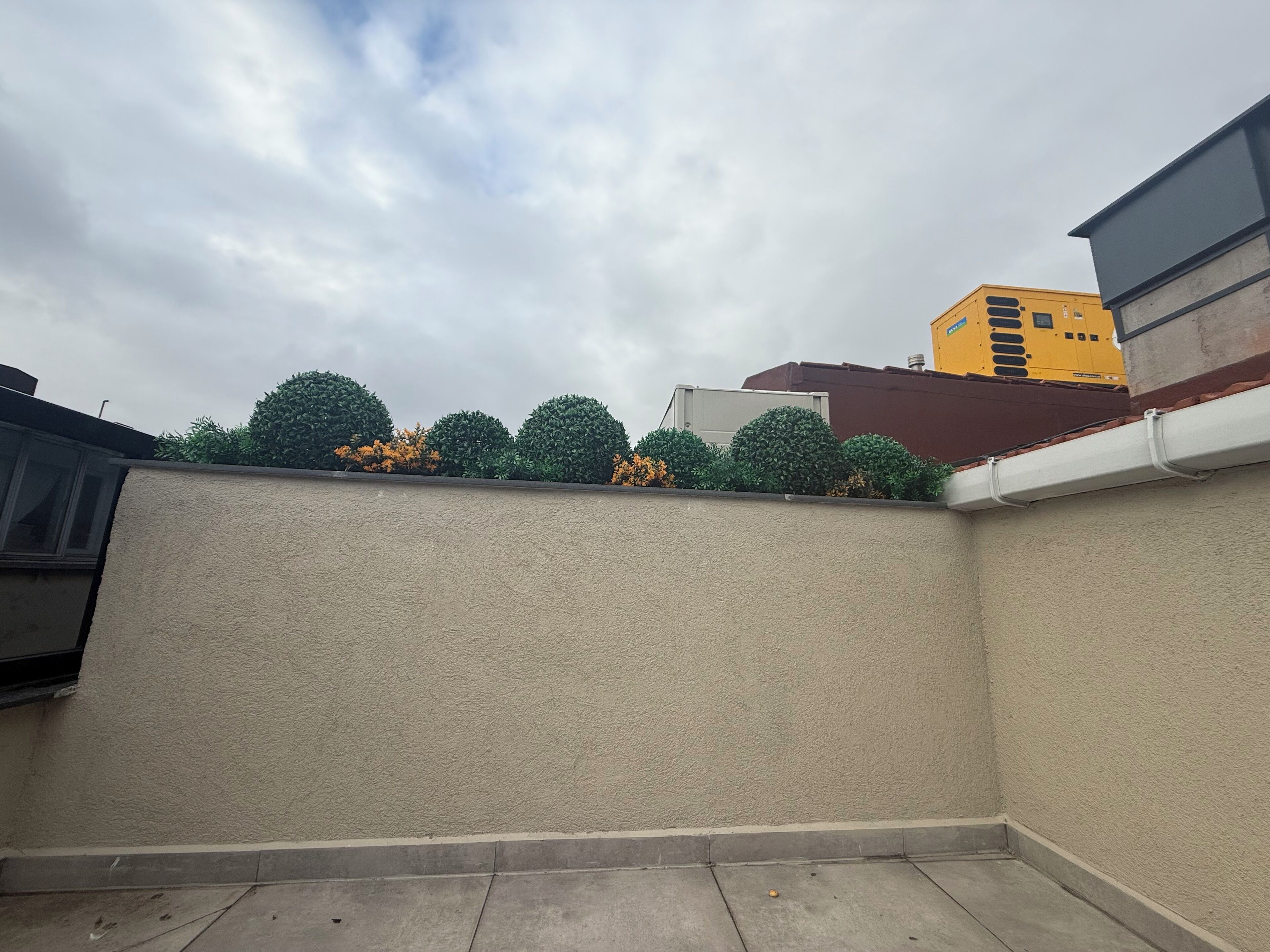 Chambre Standard Double ou avec lits jumeaux, balcon, vue ville | Enceinte de l’hébergement