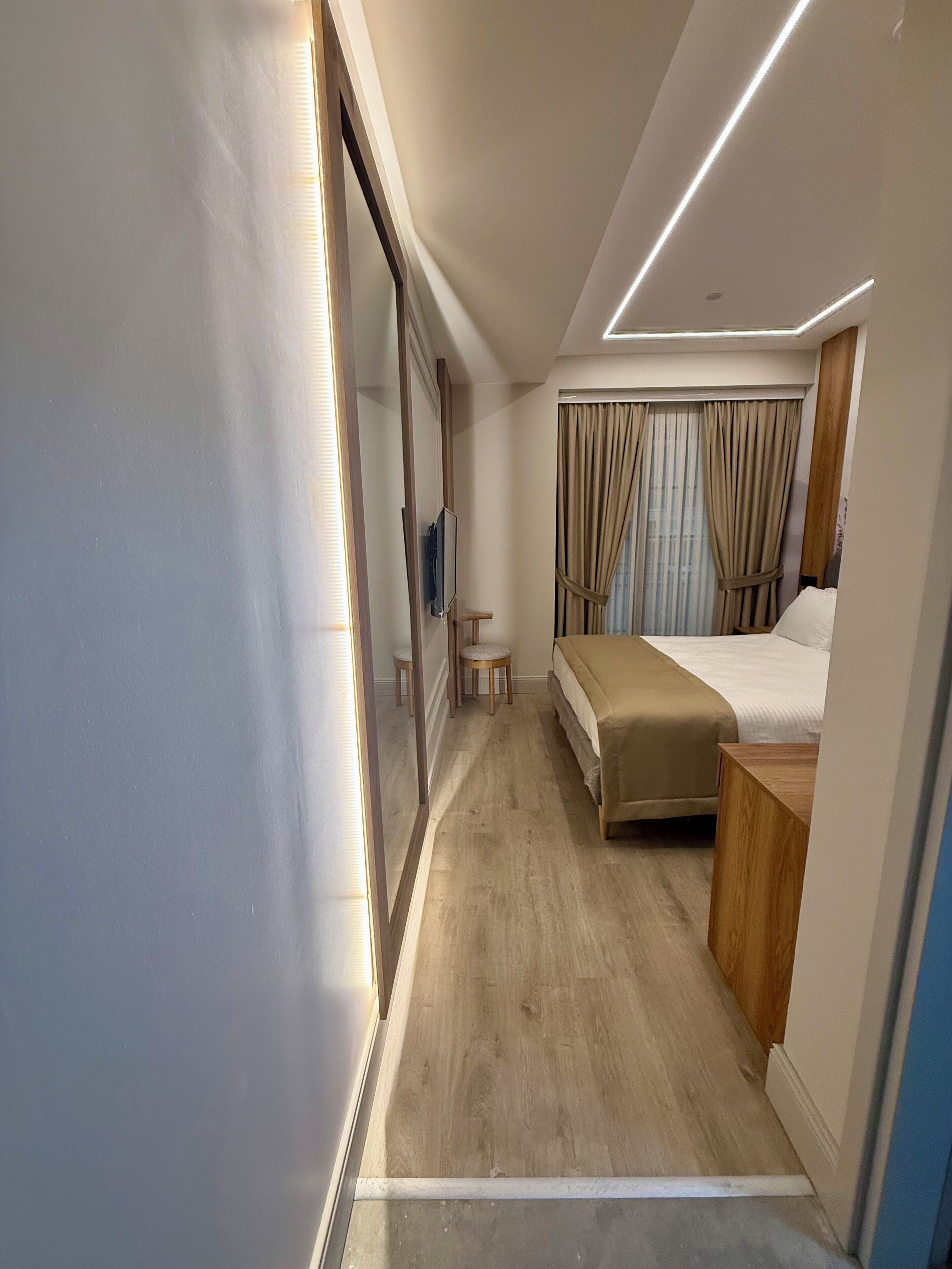 Chambre Triple Deluxe, balcon, vue ville | Literie hypoallergénique, minibar, coffres-forts dans les chambres