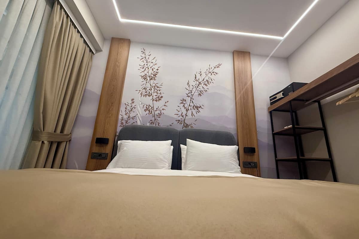 Chambre Triple Deluxe | Literie hypoallergénique, minibar, coffres-forts dans les chambres