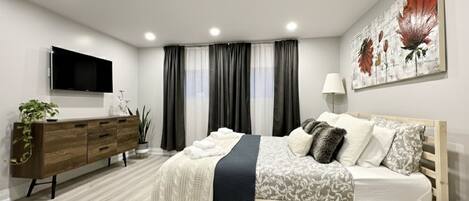 1 غرفة نوم ومكتب ومكواة/لوح كي وسرير سفر