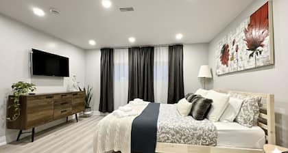 Cozy studio apt near YYZ | separate entrance + free Parking