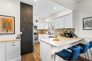Fridge, microwave, oven, stovetop - 3BD + 1BD Tiny Home - Outdoor Movie & Yard Fun (Raleigh)