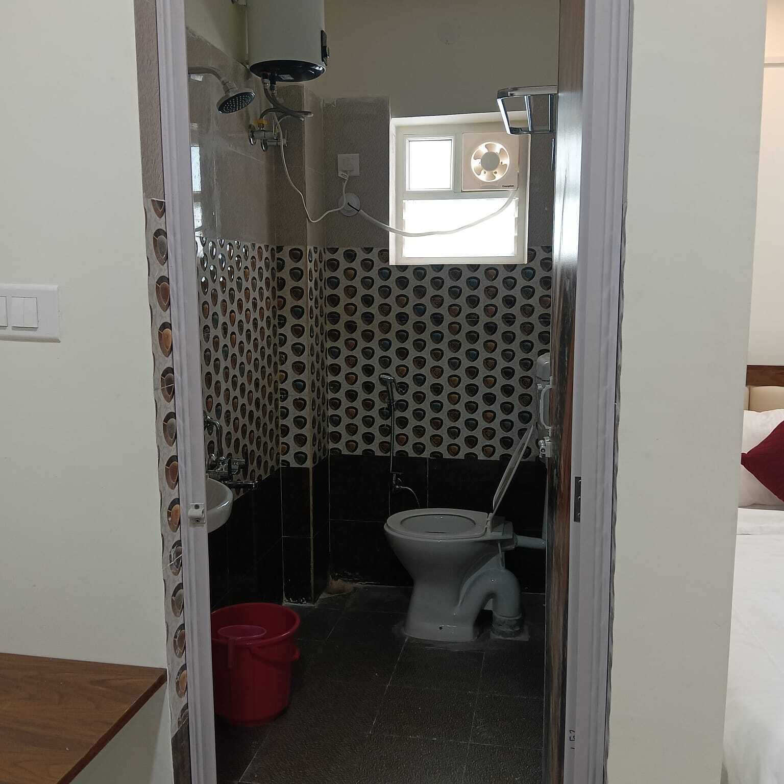 Deluxe Room, City View | Bathroom