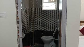 Deluxe Room, City View | Bathroom