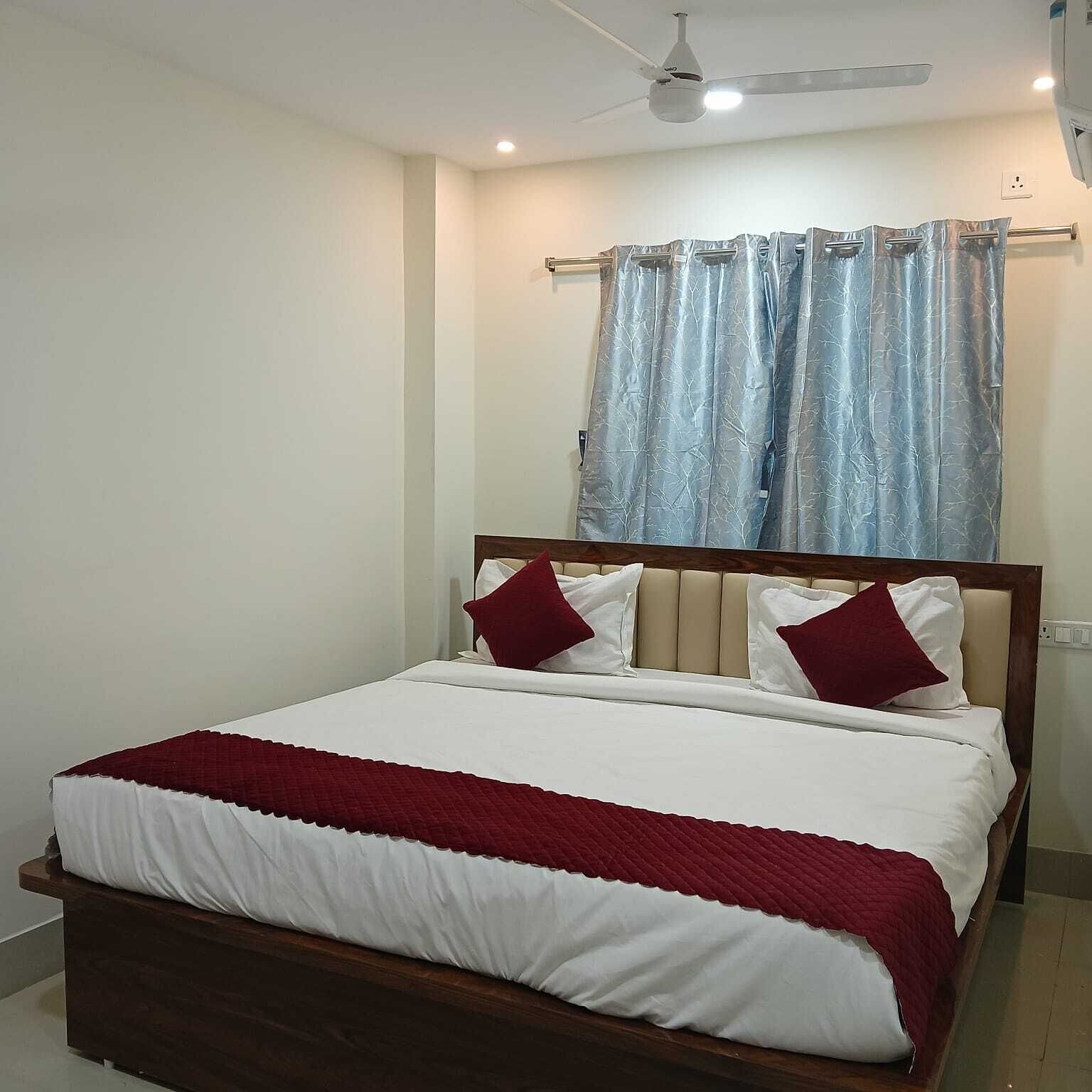 Deluxe Room, City View