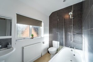 Hårtørrer, håndklæder, Sæbe, Toiletpapir