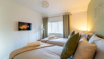 Iron/ironing board, WiFi, bed sheets