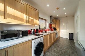 Microondas, horno, parrilla de estufa y lavavajillas 