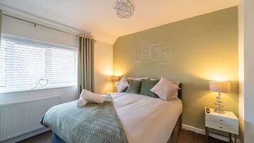 Iron/ironing board, WiFi, bed sheets