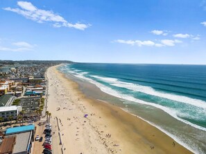 Beach nearby - 2 blocks from Tourmaline Beach! 2BR Lux Penthouse! (San Diego)