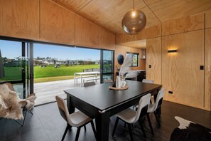 Dining - Light-filled Sun House - Matarangi Holiday Home (Matarangi)