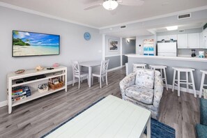 콘도, 킹사이즈침대 1개 및 소파베드 (Pelican Isle 202) | 거실 공간