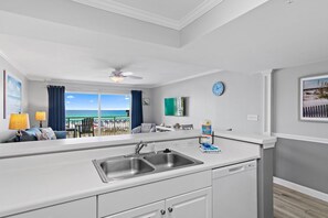Appart'hôtel, 1 très grand lit et 1 canapé-lit (Pelican Isle 202) | Intérieur
