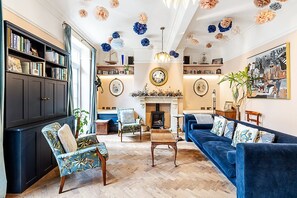 TV - Charming Maida Vale Home Near Canals (London)