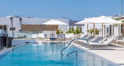 Elegant 667 sq ft suite with ocean views, balcony, and luxury comforts. Los Cabo