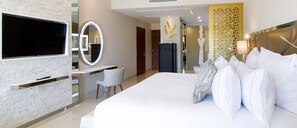 Tabla de planchar con plancha, wifi, ropa de cama