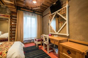 تجهيزات عازلة للصوت ومكواة/لوح كي وواي فاي مجانًا