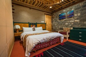 تجهيزات عازلة للصوت ومكواة/لوح كي وواي فاي مجانًا