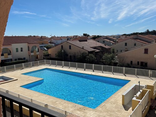 Apartment in secure residence with swimming pool and parking space