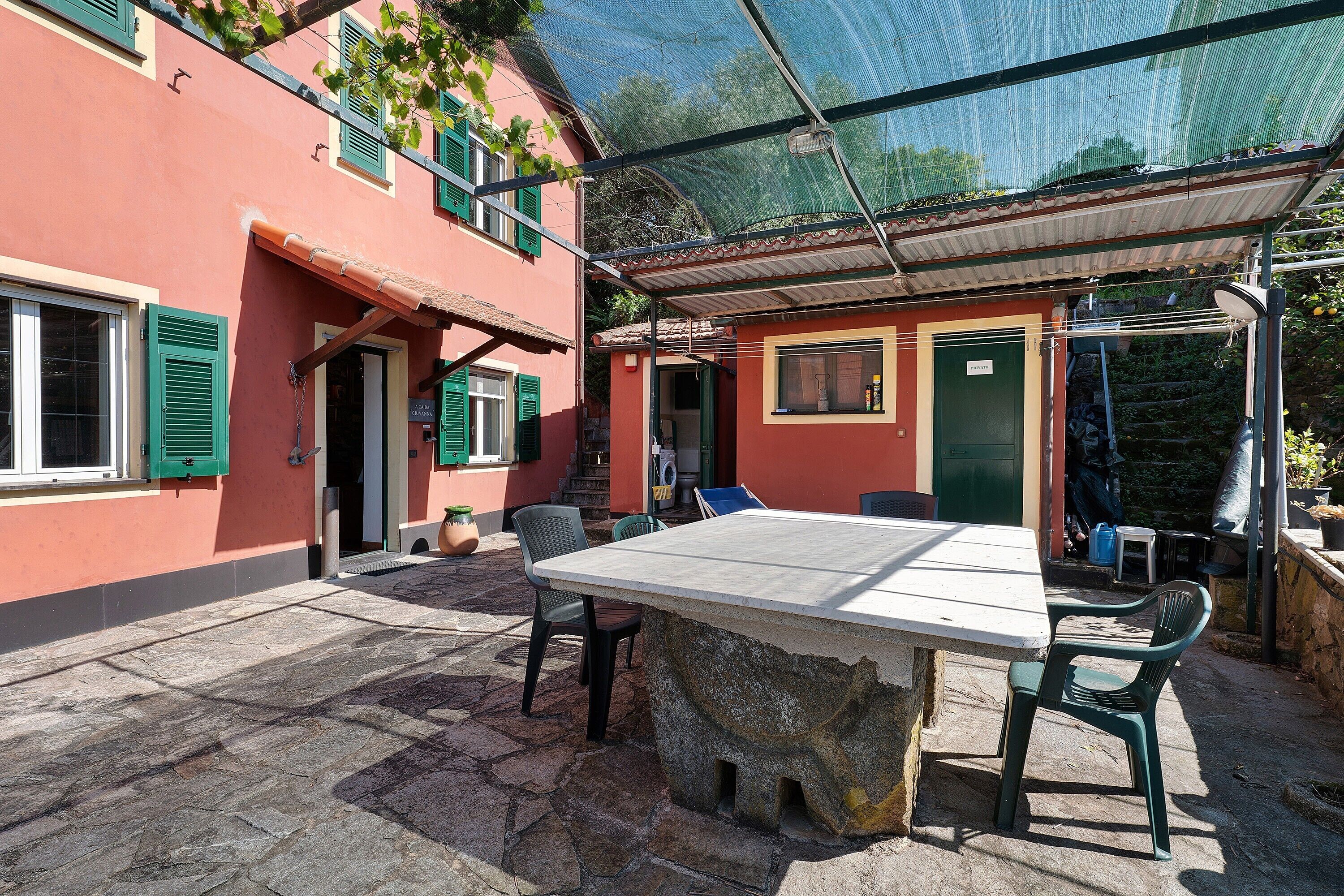 屋外ダイニングエリア