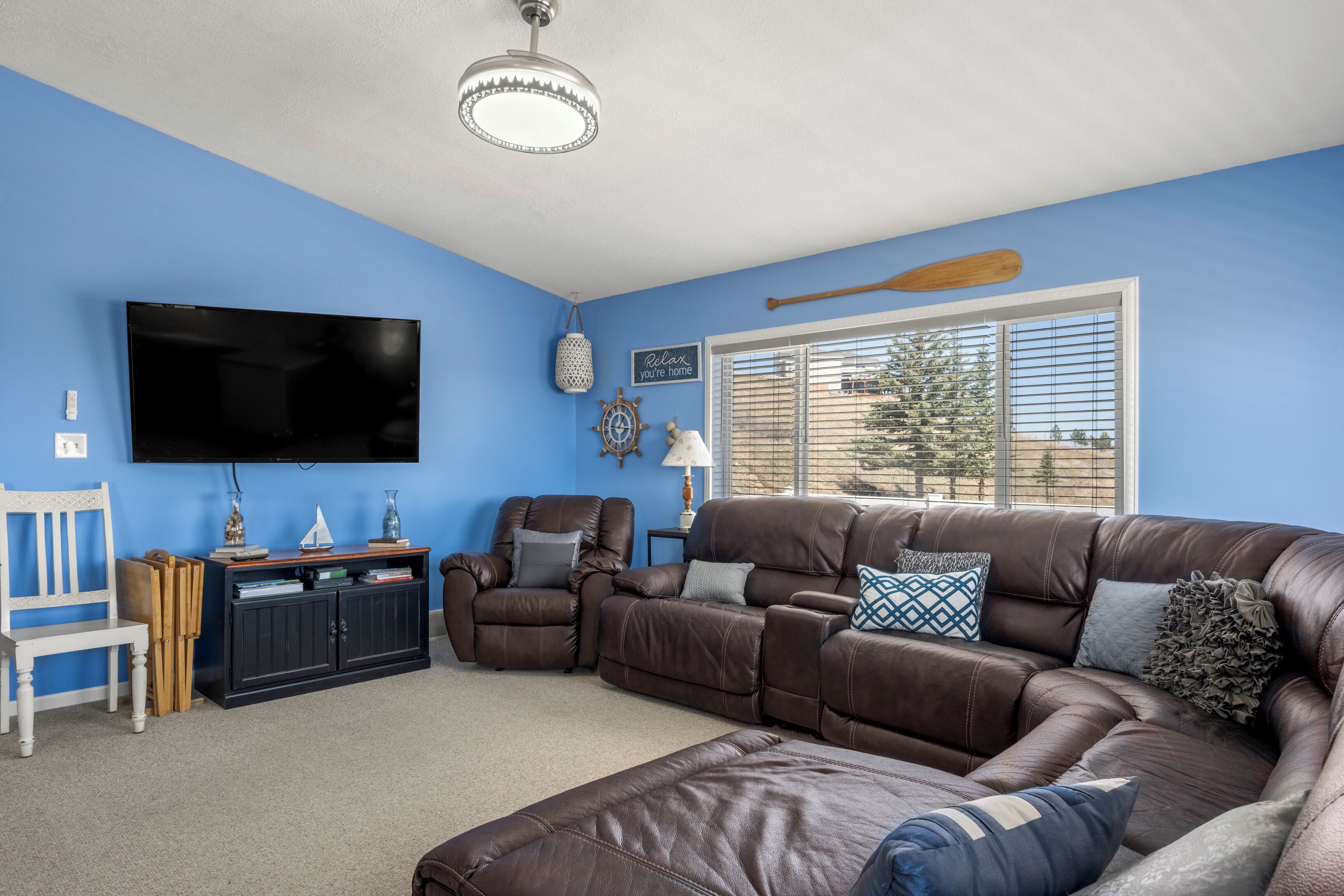 TV, mesa de pingue-pongue