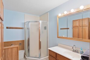 Bruser, hårtørrer, håndklæder