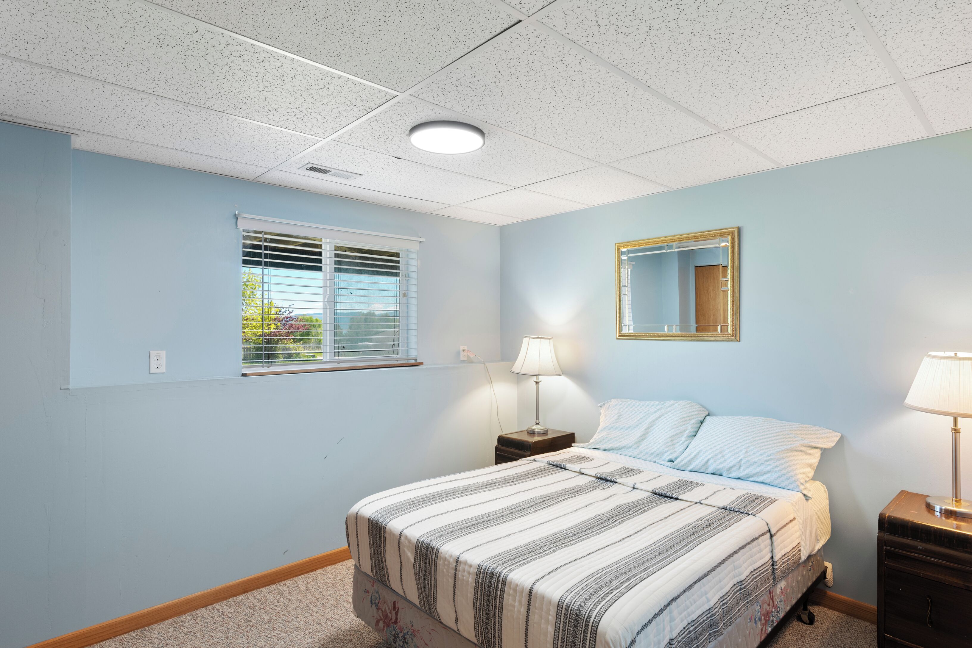 5 chambres, fer et planche à repasser, accès au Wi-Fi (inclus)