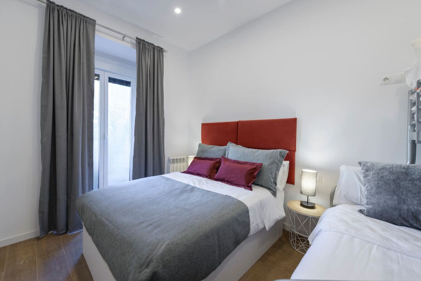 5 slaapkamers, een bureau, een strijkplank/strijkijzer, wifi