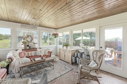 Historic Farmhouse -Modern Amenities -1800’s Charm