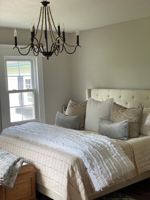 Iron/ironing board, WiFi, bed sheets - Historic Farmhouse -Modern Amenities -1800’s Charm (Bois D'Arc)